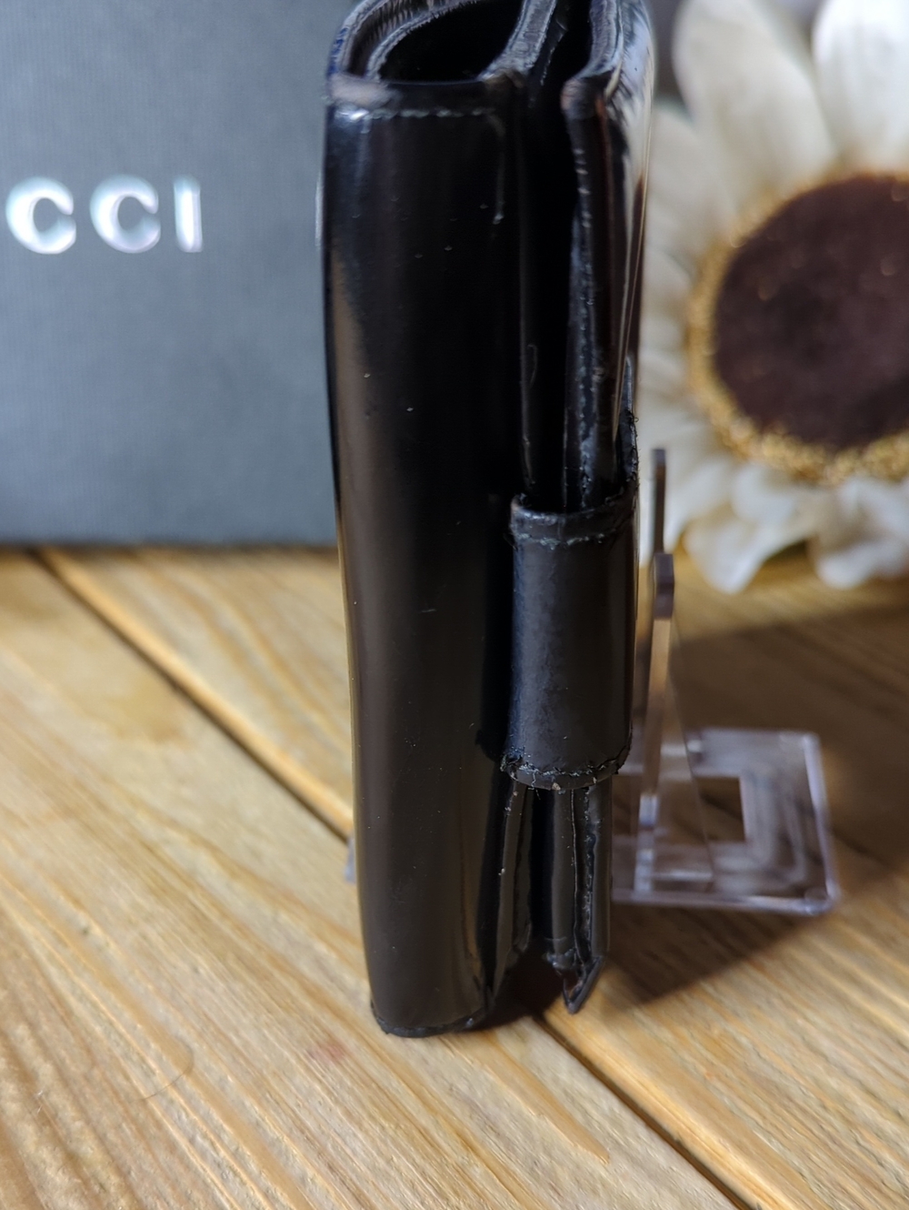Gucci Black Patent Leather Bifold Wallet with Embossed GG Full Inclusion - Picture 6 of 12
